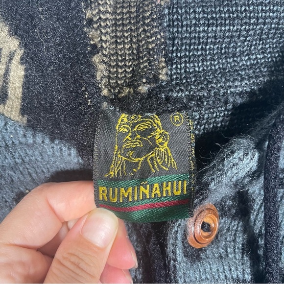 Vintage RUMINAHUI Men’s Large Blue Aztec Wool Button Hooded Cardigan Sweater - Picture 14 of 14